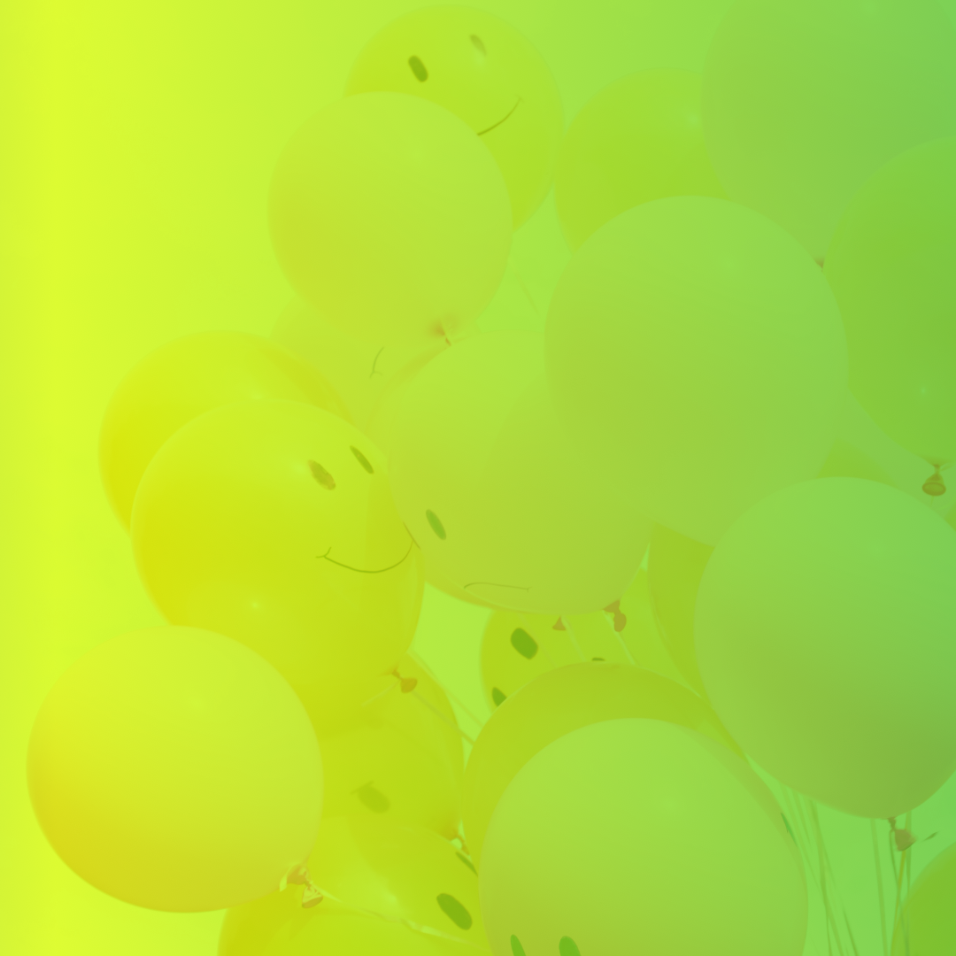 Bunte Luftballons mit einem lachenden Gesicht symbolisieren die Möglichkeit auch mit Bildern unsere eigene Wirklichkeit zu gestalten.